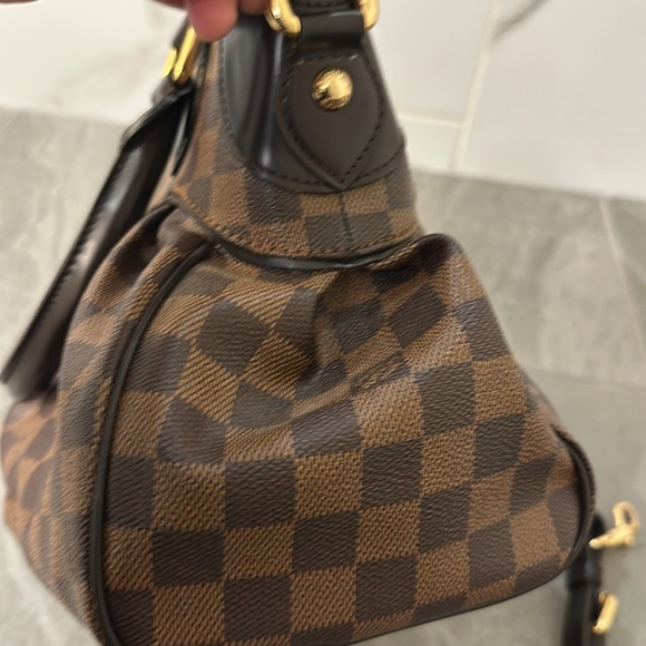 EUC Louis Vuitton Damier Ebene Trevi PM w/ Strap - Picture 14 of 17